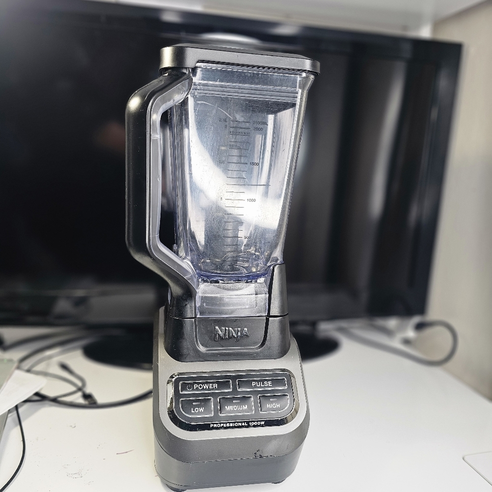 ❌️SOLD❌️Ninja Professional Blender 1000 (Model BL610)